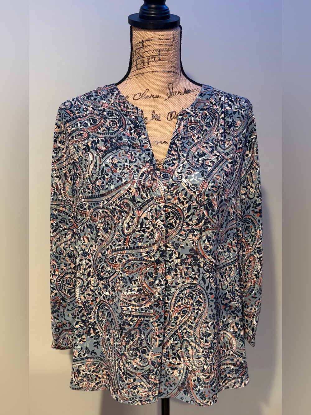 NYDJ Women’s Size Large Blue Paisley Split V-Neck Blouse Long Sleeve Tunic Top